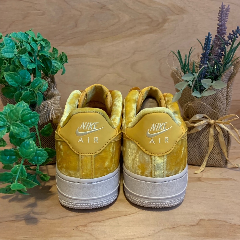 SOLD OUT❤️ NEW Nike Velvet Air Force 1 LV8 - Picture 4 of 8